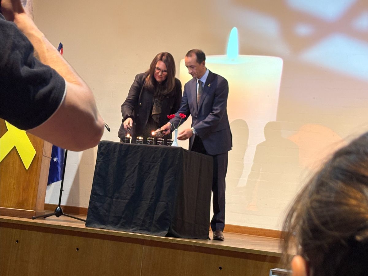 Deborah-O'Neill-Dave-Sharma-Parliamentary-Friends-Israel-lighting-candles